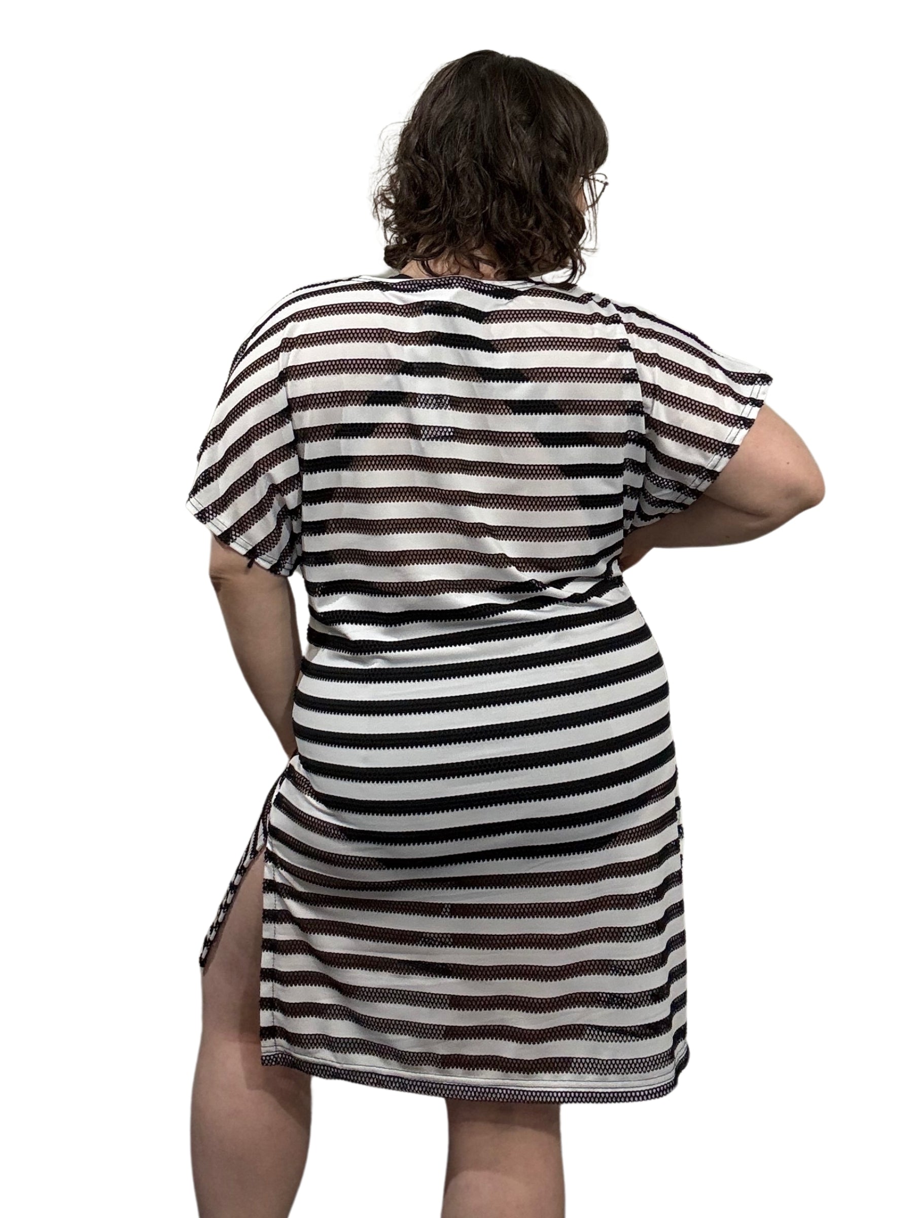 Cache Maillot Fishnet Bay Manche Courte Taille Plus (Noir & Blanc) de Cover Me