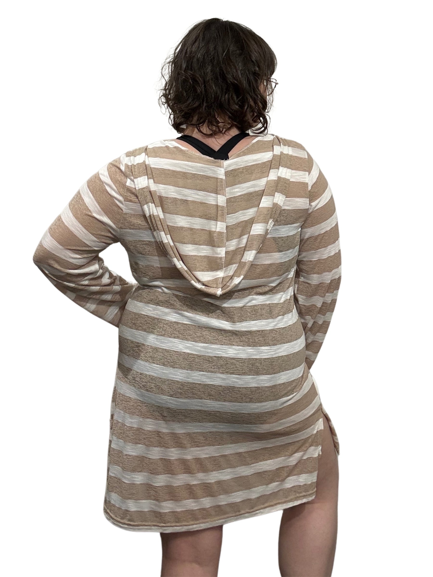 Cache Maillot Nautica Manche Longue Taille Plus (Sable & Blanc) de Cover Me