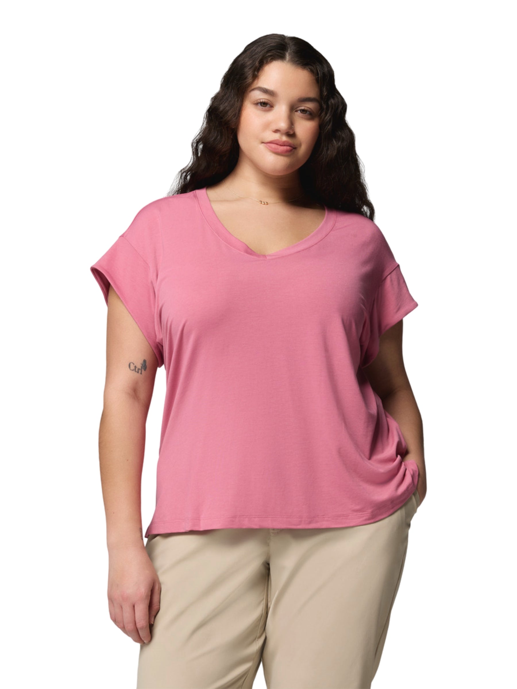 Daniela Falls Plus Size V-Neck T-Shirt - Rosette