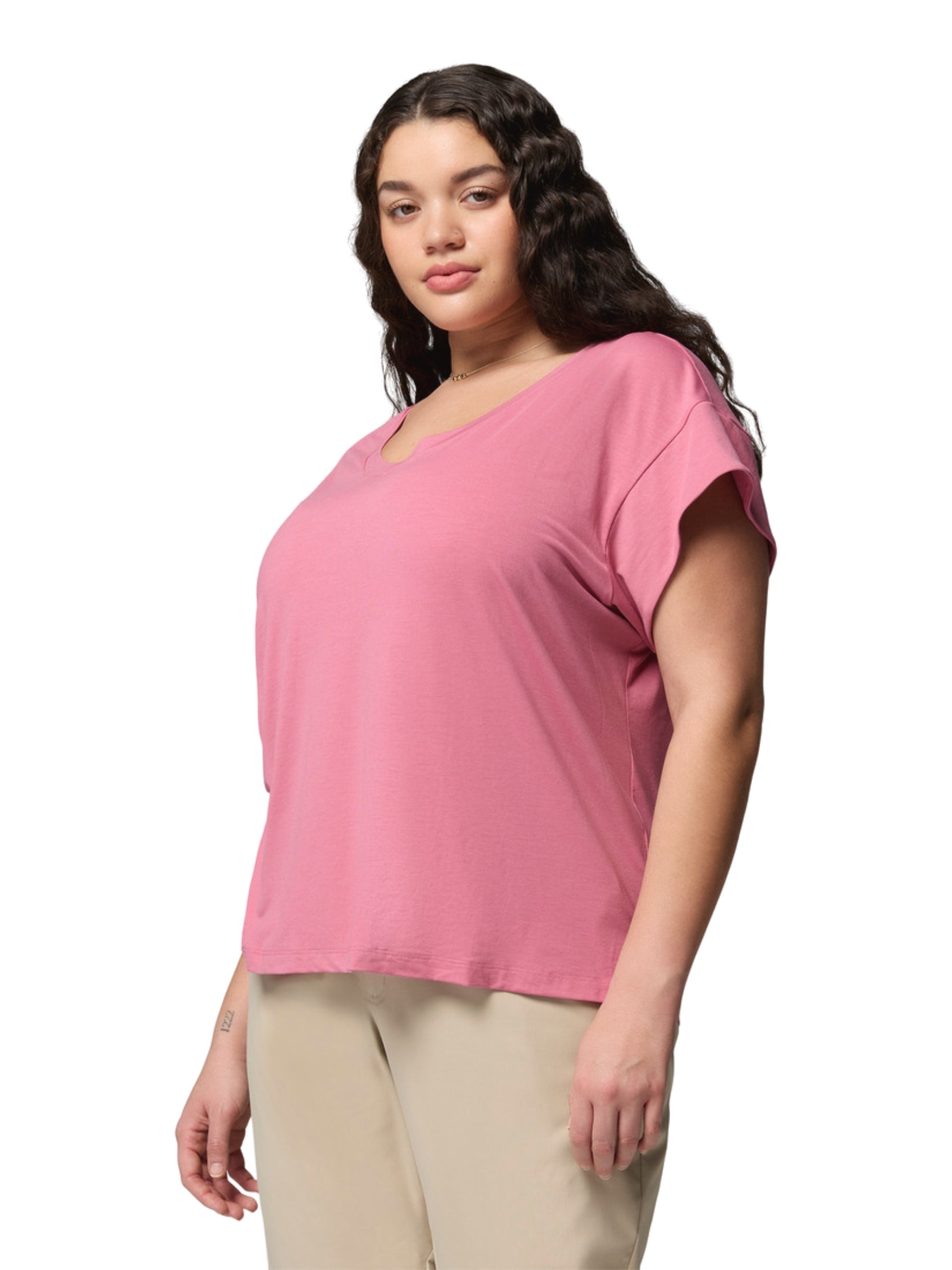Daniela Falls Plus Size V-Neck T-Shirt - Rosette