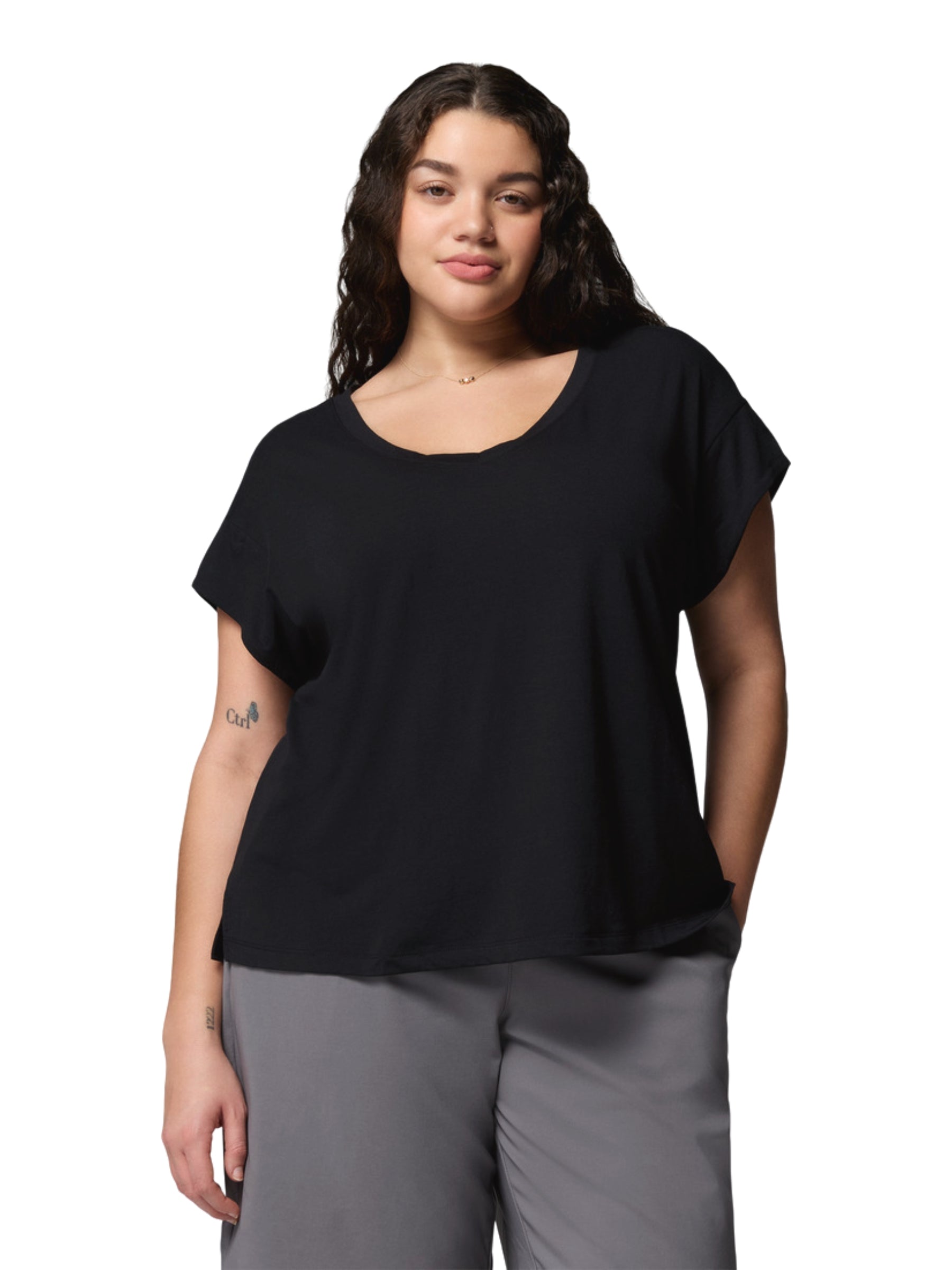 Daniela Falls Plus Size V-Neck T-Shirt - Black