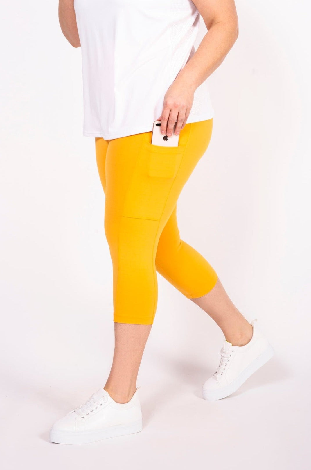 MOOV Activewear Le Offside 16'' Plus Size 3-Pocket Capri Leggings (Mango)