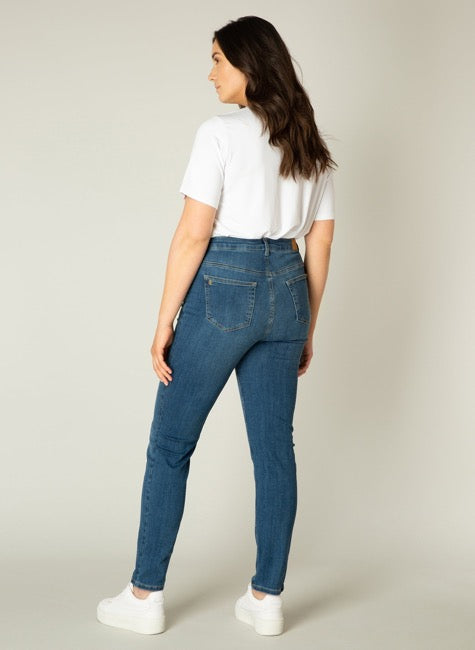 Jeans High Rise Faya Taille Plus de Yesta