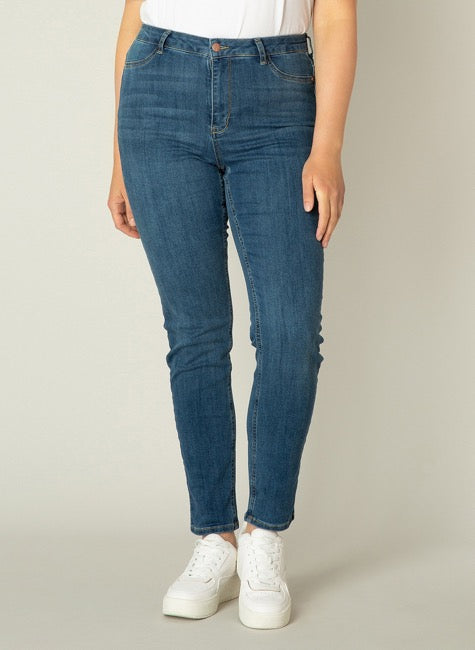 Jeans High Rise Faya Taille Plus de Yesta